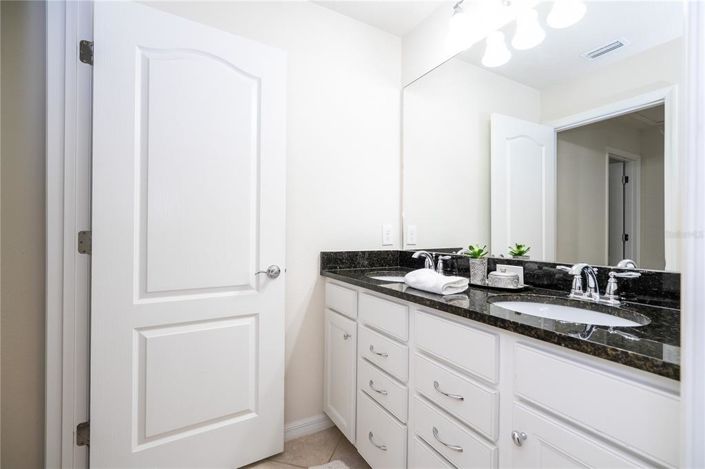 Image No.49-6 Bed Property for sale