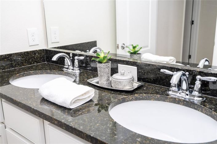 Image No.50-6 Bed Property for sale