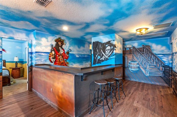 Image No.10-9 Bed Property for sale