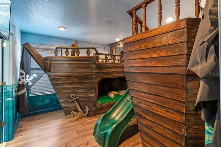 Image No.24-9 Bed Property for sale