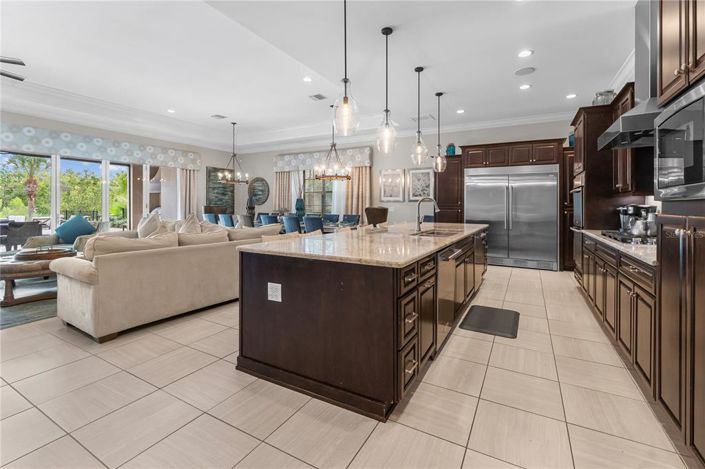 Image No.14-11 Bed Property for sale