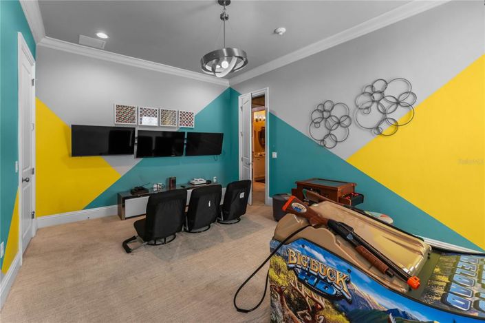 Image No.52-11 Bed Property for sale