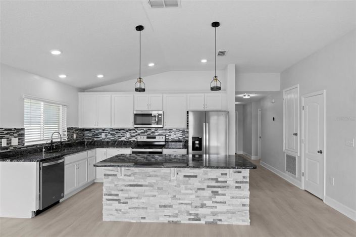 Image No.25-4 Bed Property for sale