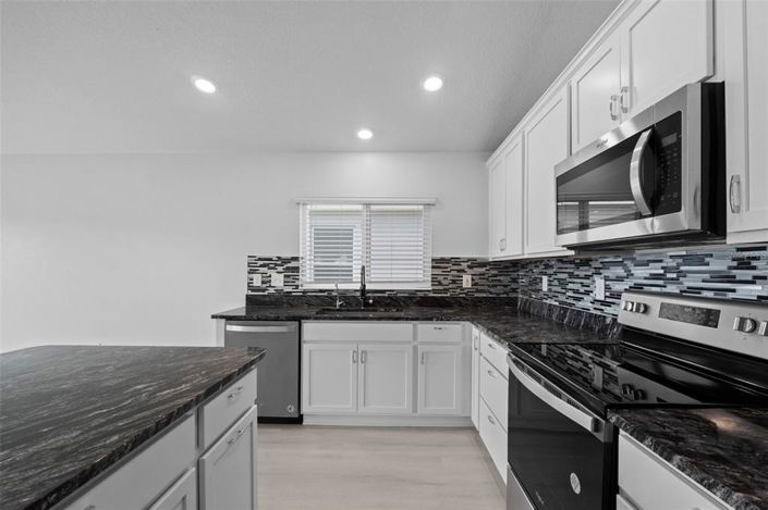 Image No.27-4 Bed Property for sale