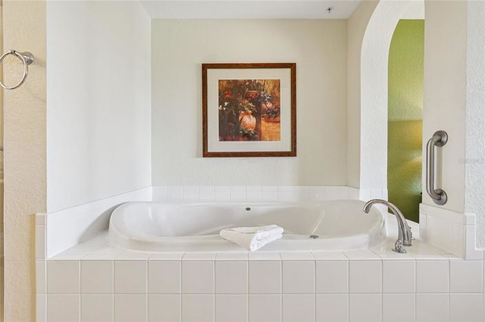 Image No.9-2 Bed Property for sale