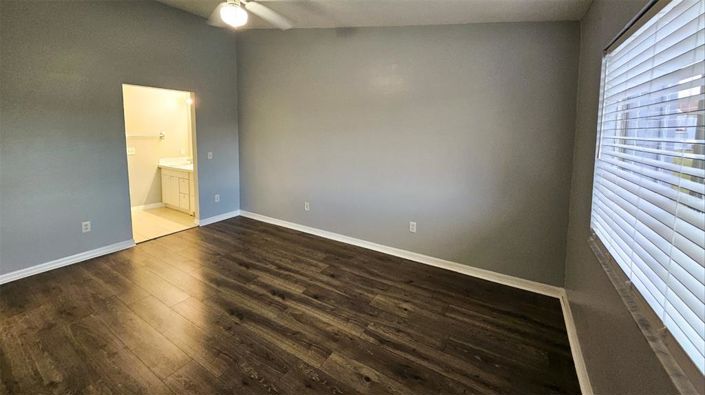 Image No.12-4 Bed Townhouse for sale