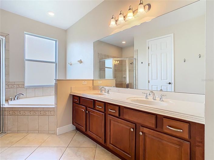 Image No.21-3 Bed Property for sale