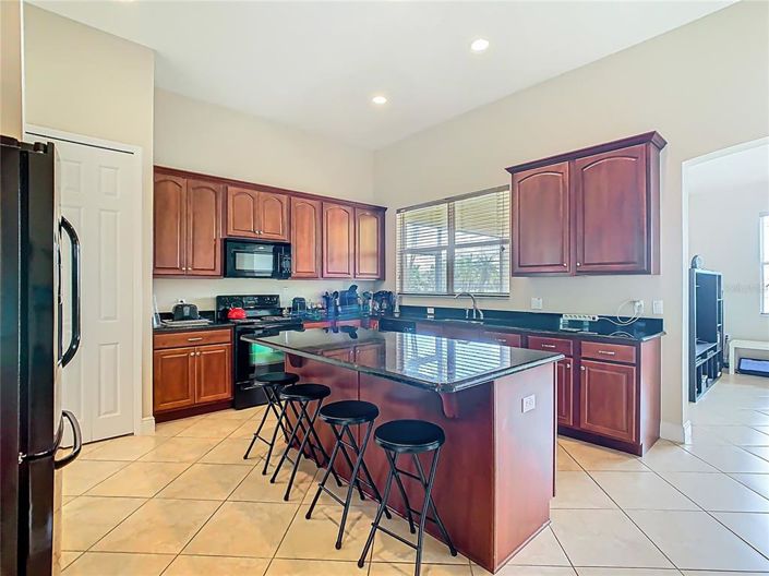 Image No.9-3 Bed Property for sale