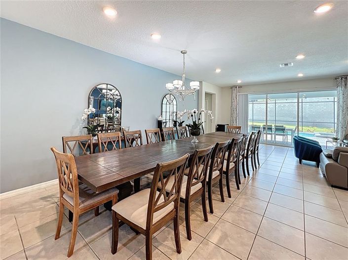 Image No.10-8 Bed Property for sale