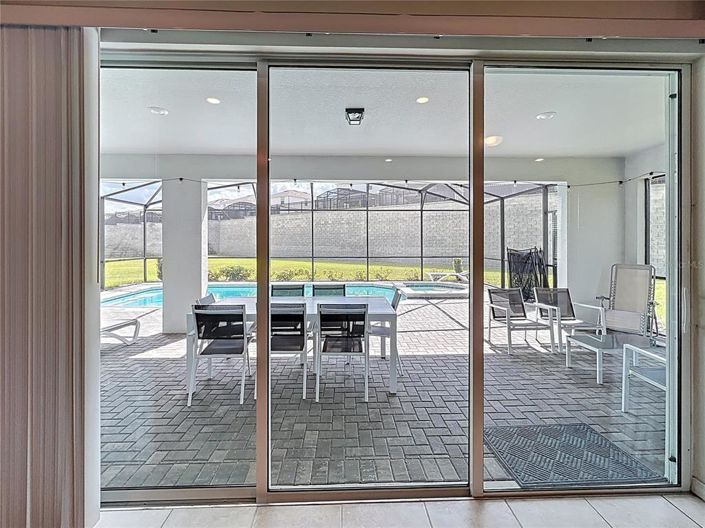 Image No.11-8 Bed Property for sale