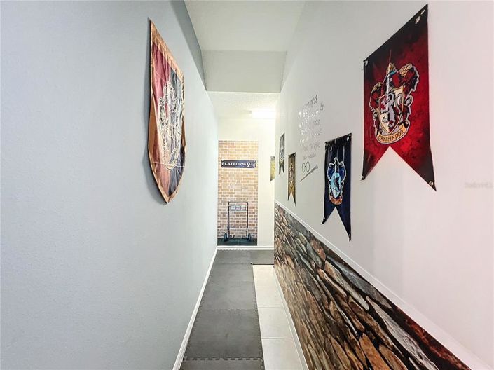 Image No.20-8 Bed Property for sale