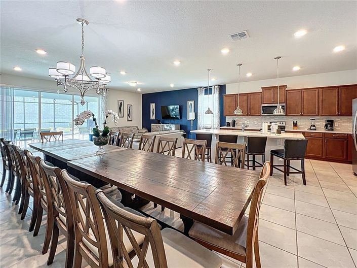 Image No.8-8 Bed Property for sale