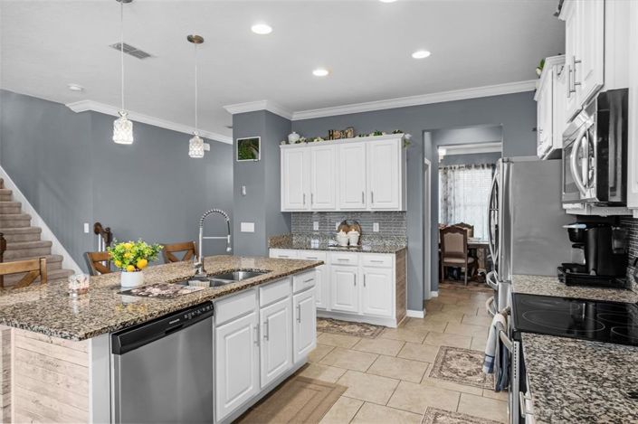 Image No.11-5 Bed Property for sale