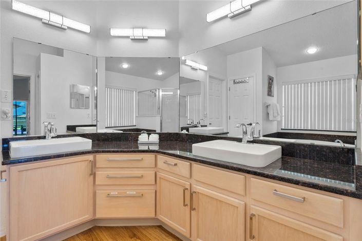 Image No.15-4 Bed Property for sale