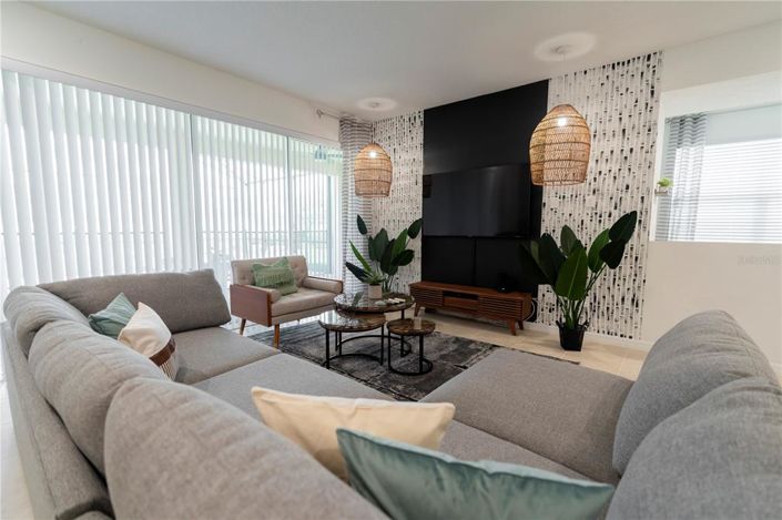 Image No.21-9 Bed Property for sale