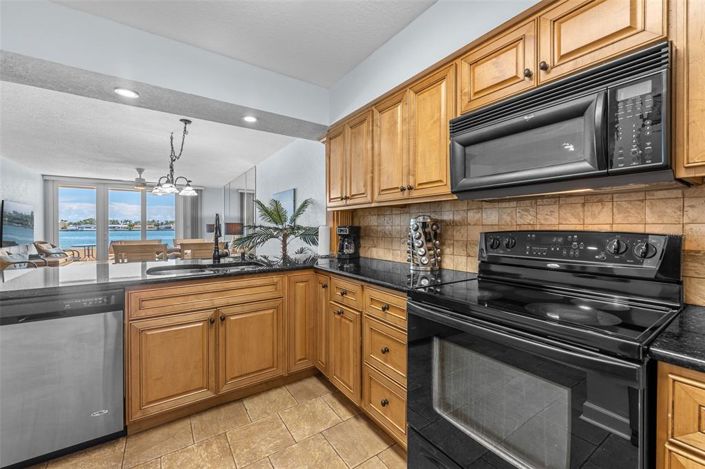 Image No.12-3 Bed Property for sale