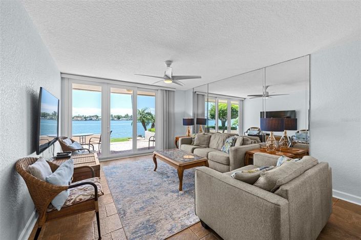 Image No.15-3 Bed Property for sale