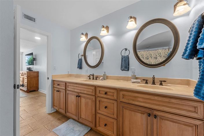 Image No.28-3 Bed Property for sale