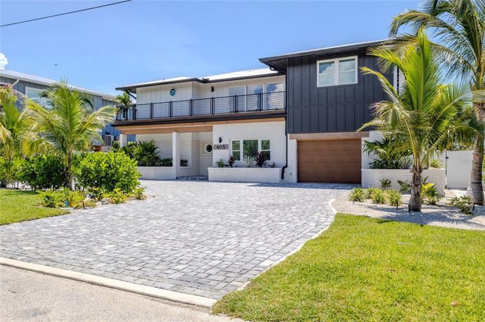 Image No.1-5 Bed Property for sale