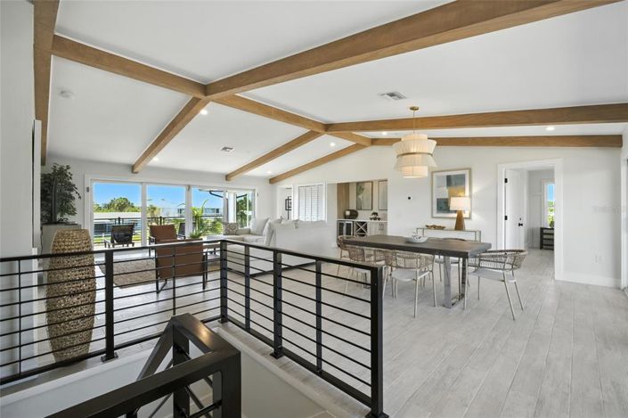 Image No.10-6 Bed Property for sale