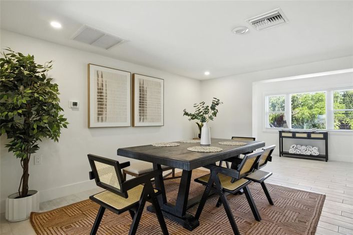 Image No.16-6 Bed Property for sale