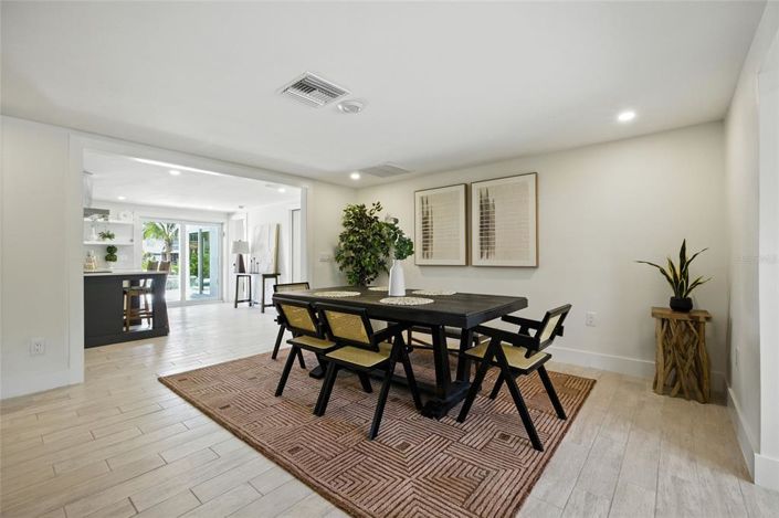 Image No.17-6 Bed Property for sale