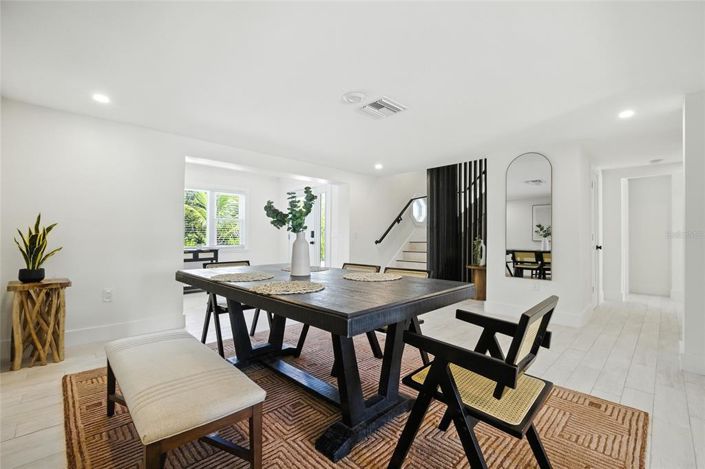 Image No.18-6 Bed Property for sale