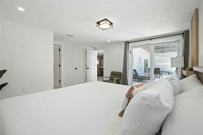 Image No.25-6 Bed Property for sale