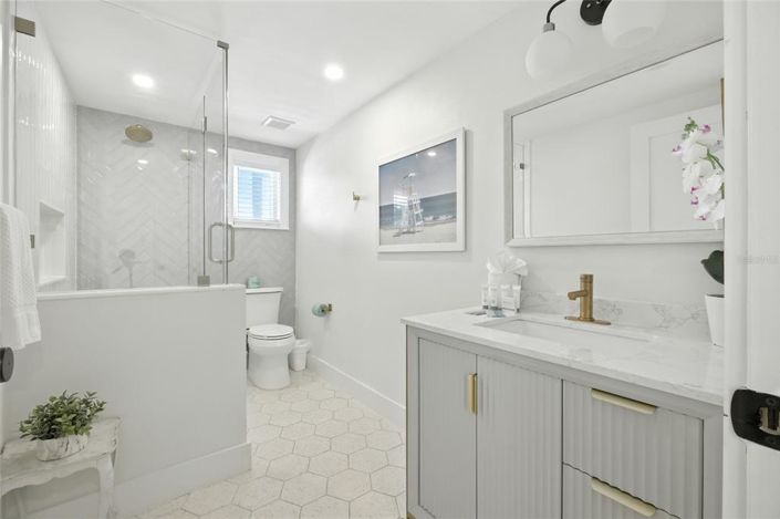 Image No.26-6 Bed Property for sale