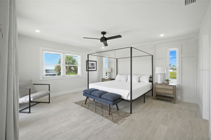 Image No.27-6 Bed Property for sale