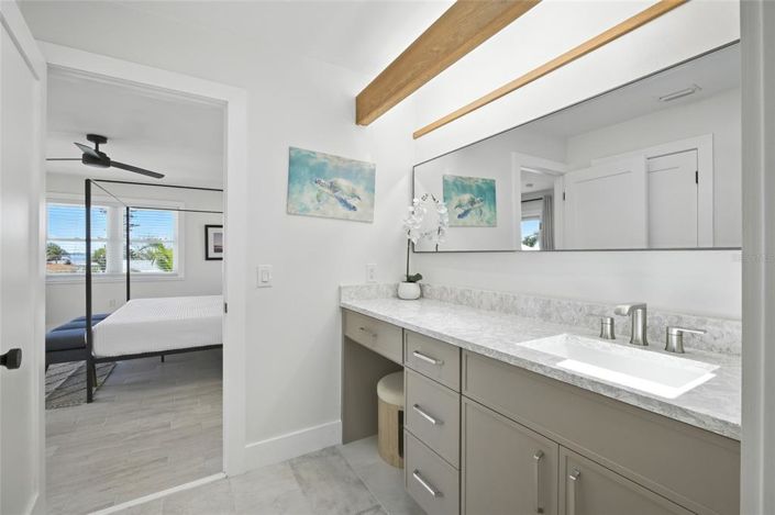 Image No.30-6 Bed Property for sale