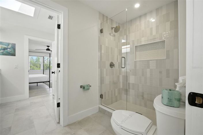 Image No.31-6 Bed Property for sale