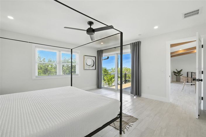 Image No.34-6 Bed Property for sale