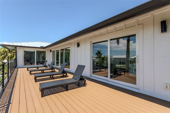 Image No.41-6 Bed Property for sale