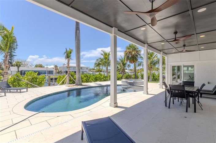 Image No.42-6 Bed Property for sale