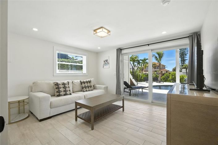 Image No.43-6 Bed Property for sale