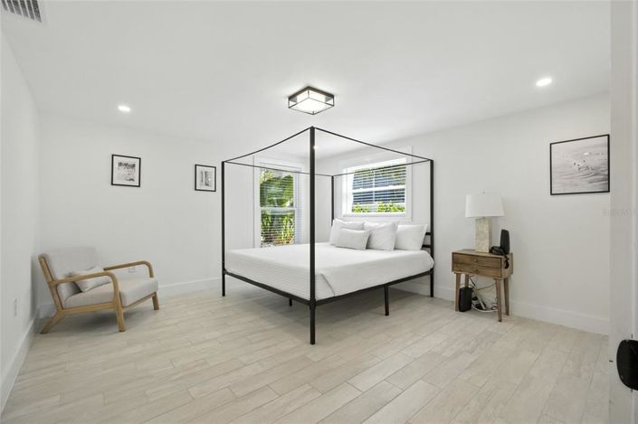 Image No.45-6 Bed Property for sale