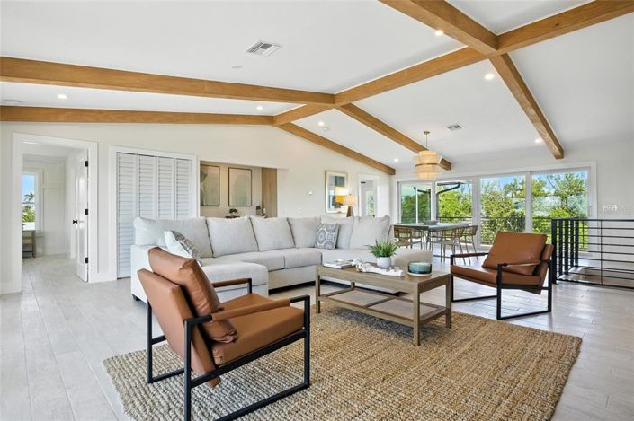 Image No.5-6 Bed Property for sale