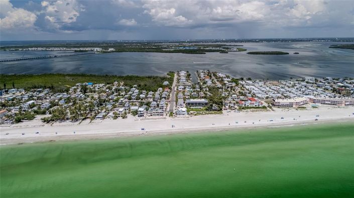 Image No.54-6 Bed Property for sale