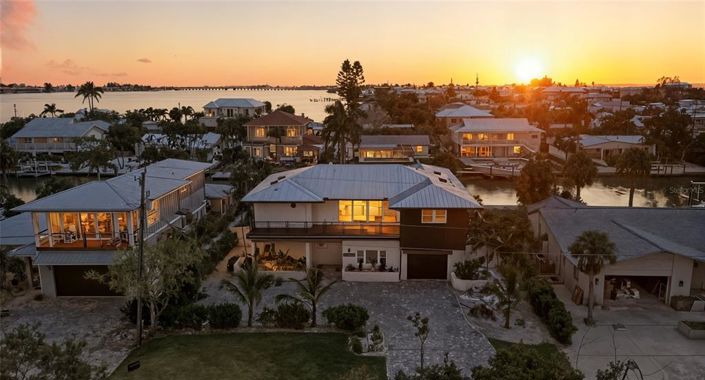 Image No.55-6 Bed Property for sale