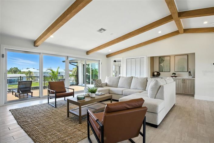 Image No.6-6 Bed Property for sale