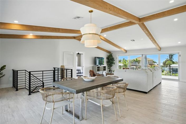 Image No.8-6 Bed Property for sale