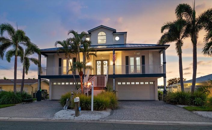 Image No.1-5 Bed Property for sale