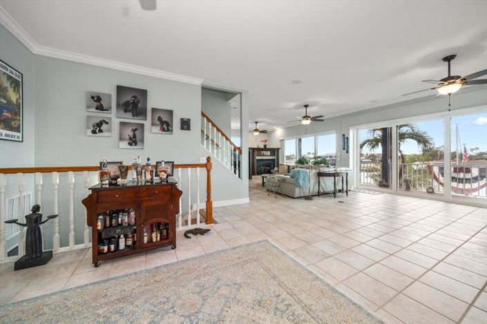 Image No.10-5 Bed Property for sale