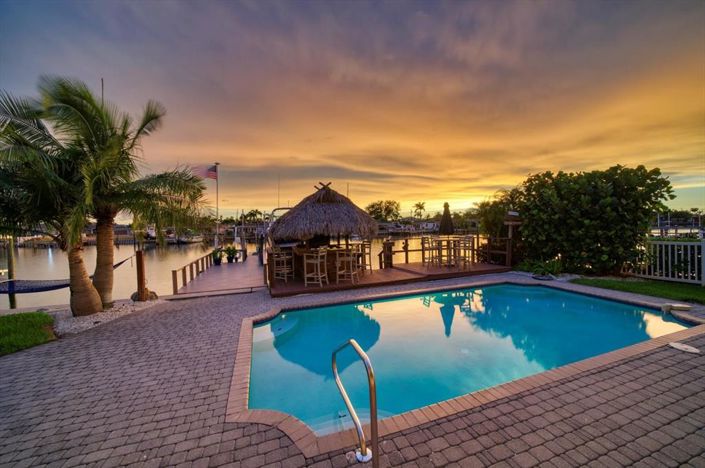 Image No.24-5 Bed Property for sale