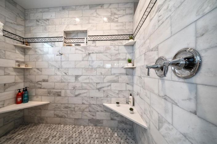 Image No.53-5 Bed Property for sale