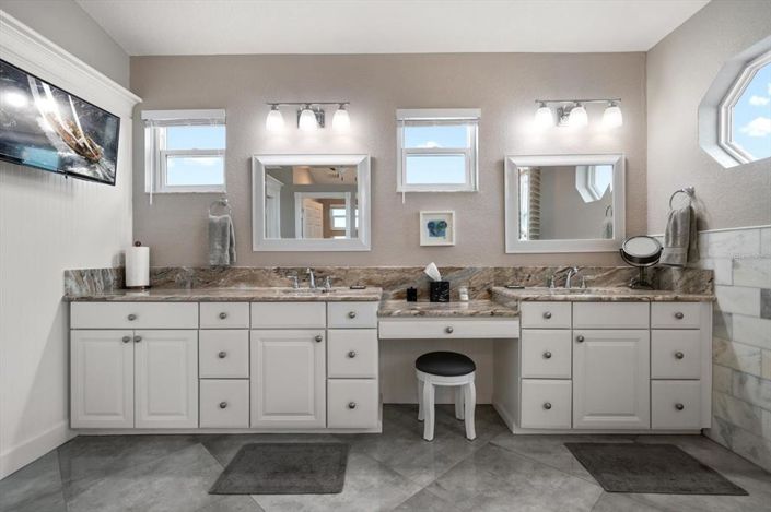 Image No.54-5 Bed Property for sale