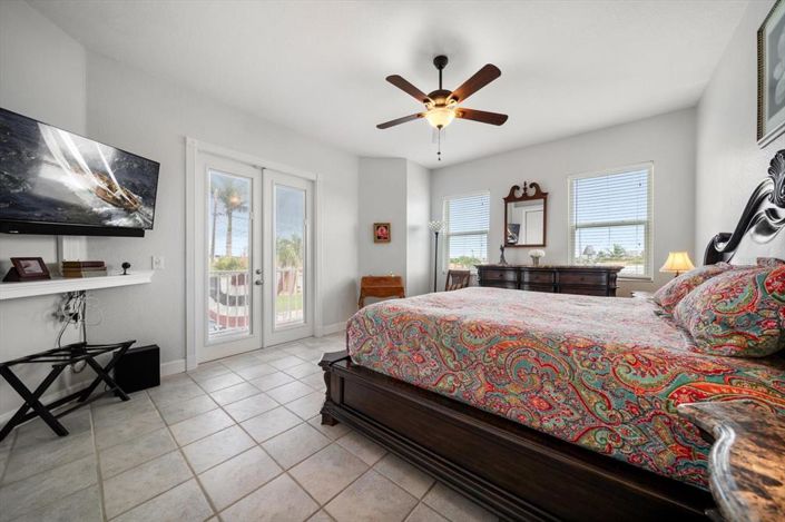 Image No.55-5 Bed Property for sale