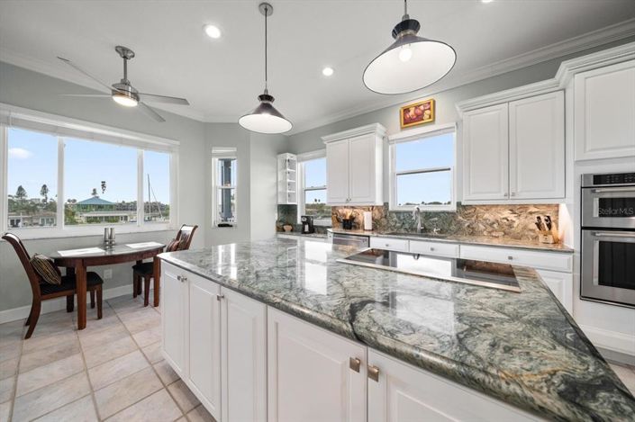 Image No.6-5 Bed Property for sale