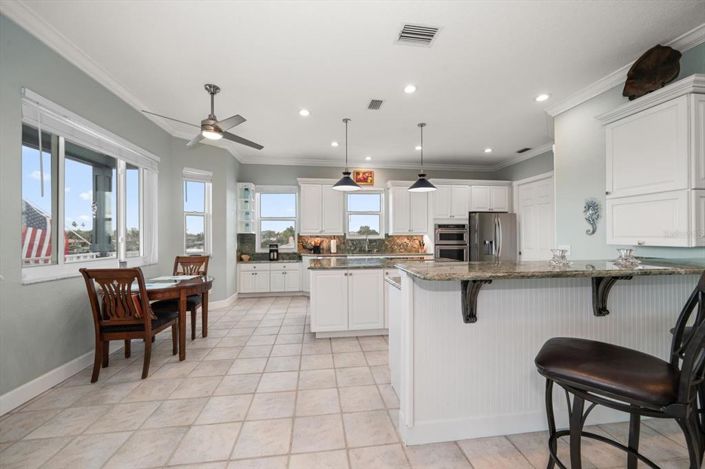 Image No.9-5 Bed Property for sale